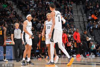 展现出强大 展现出强大